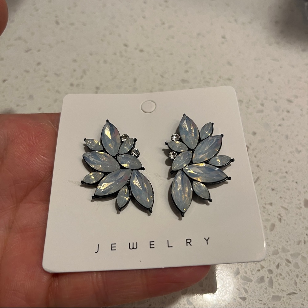 Retro Cluster Crystal Dangle Earrings Rhinestone Statement Stud Earrings - Picture 6 of 9